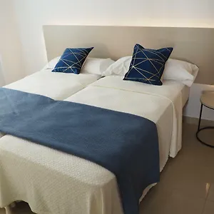 https://los-boliches-wifi-netflix-300-m-playa-beach.1costadelsol.com